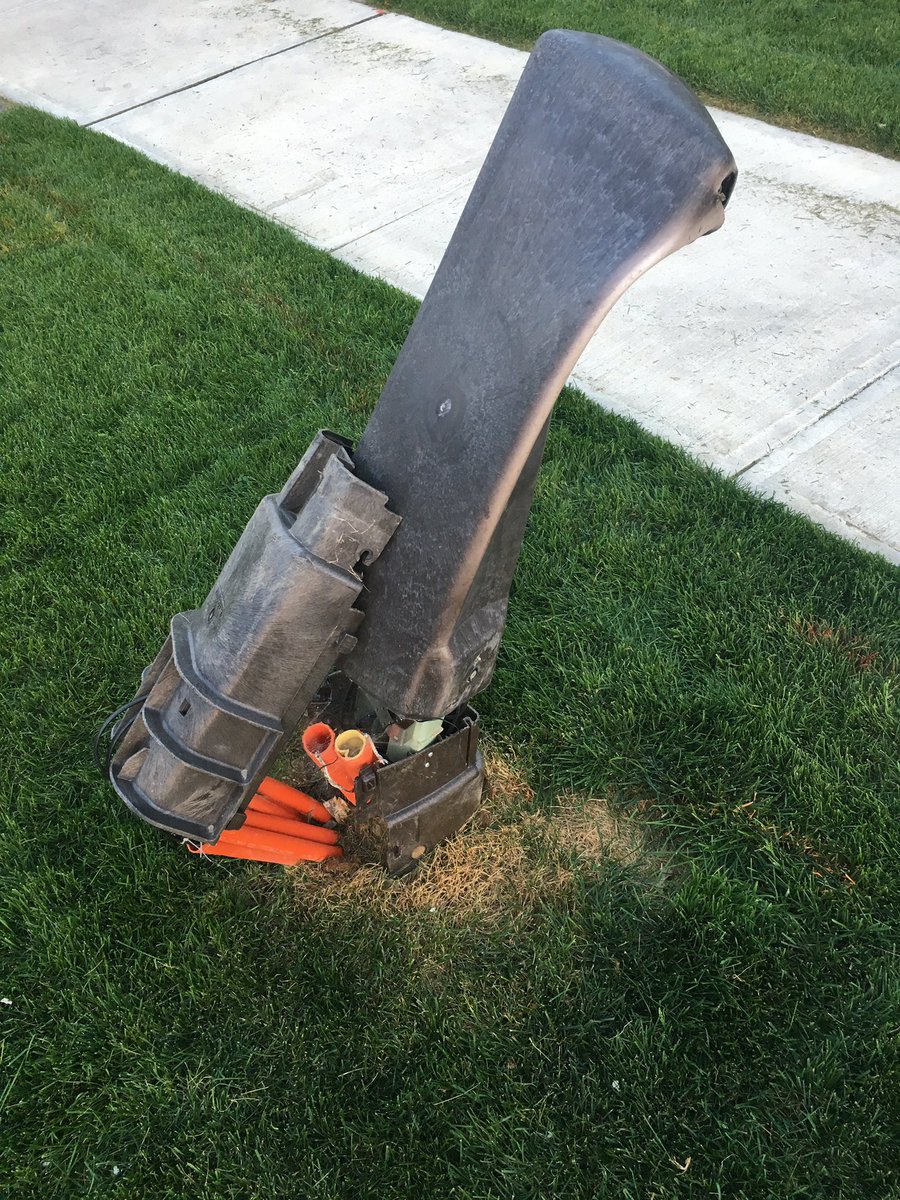 jdeedz27's tweet photo. Hey @Bell #WeNeedToTalk before I get the chainsaw and cut this down #uglybox @kap1393 https://t.co/u27w8brqCU