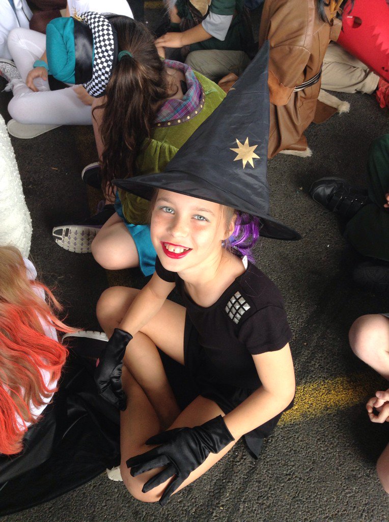 SIPSyear4's tweet photo. #SIPS4A and #sips4b celebrate books! https://t.co/UI1Lj5O42q