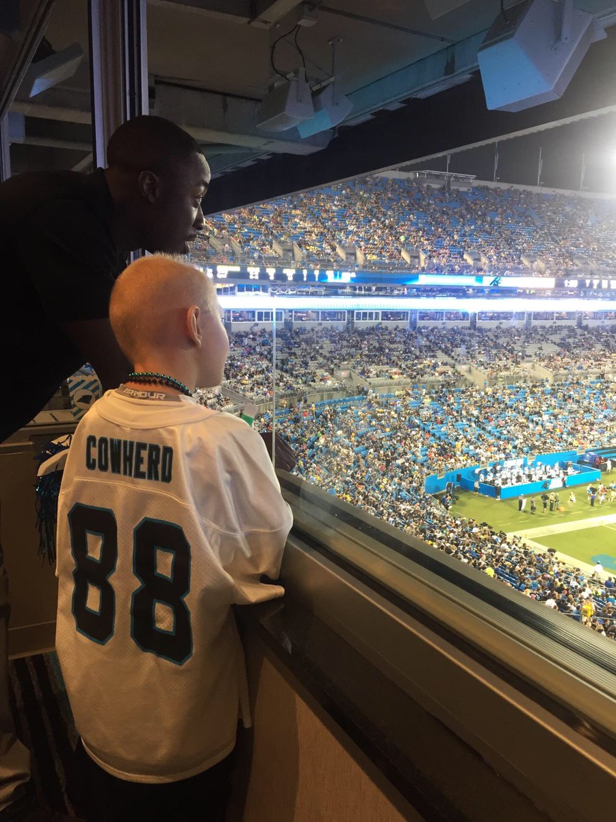 MarcusLattimore's tweet photo. I'm so thankful for every moment on this earth. Life is a gift! #KeepPoundingForParker @Panthers https://t.co/3uVoxneHIx