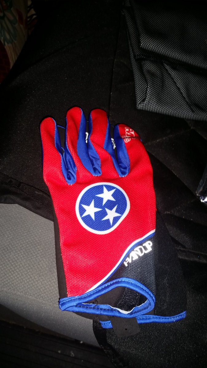 IncognitoCycle's tweet photo. @handupgloves 1st few rides have been perfect. Looking forward to many more miles support TN business#2016 https://t.co/R1VwGrG1eU