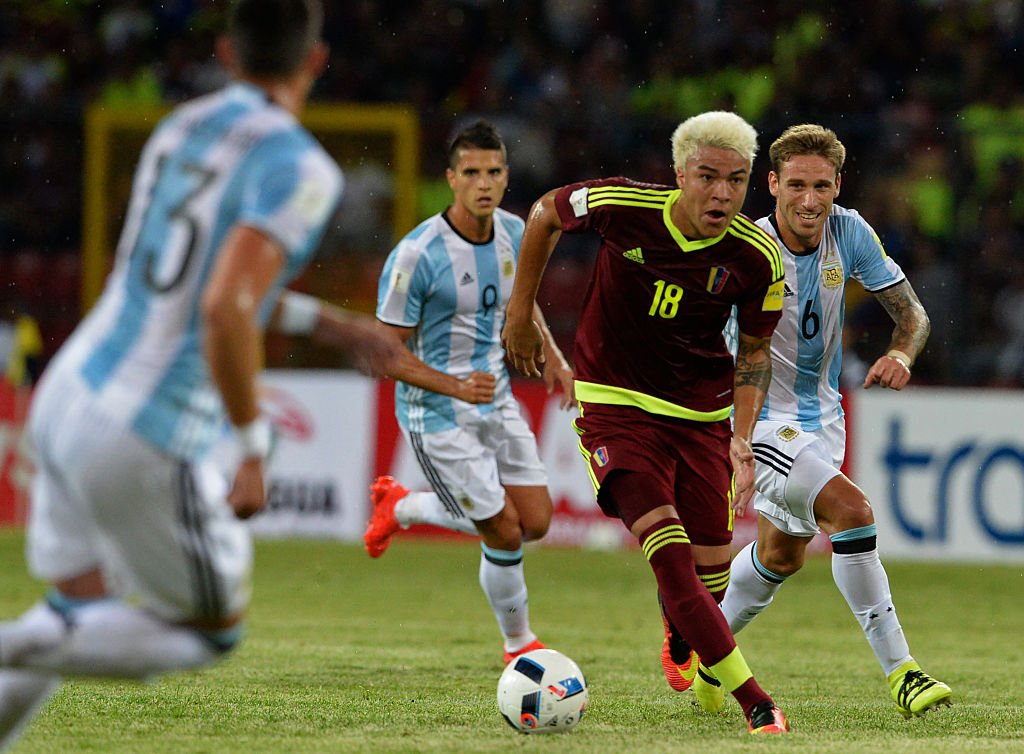 CNNEE's tweet image. Eliminatorias: Argentina salva el empate ante Venezuela y Uruguay golea a Paraguay cnn.it/2c5Fl8i