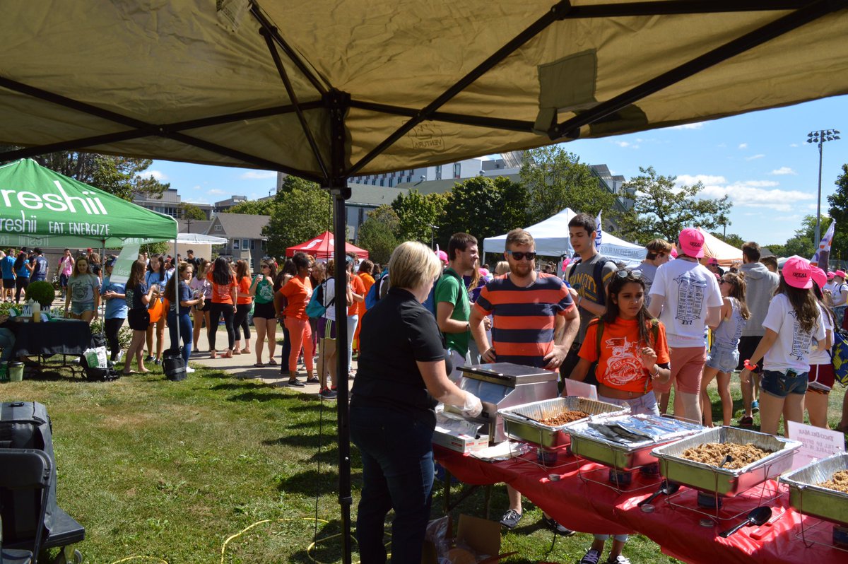 TDMDresdenRow's tweet photo. Love hanging with @dsuoweek students and slinging #baja #tacos https://t.co/lFnybBij3Z