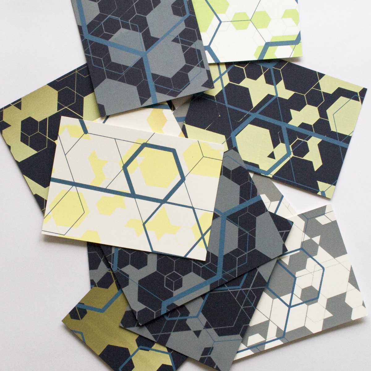 _somethingMADE's tweet image. Time to get graphical! // #comingsoon #screenprinting #graphic #makersgonnamaker #stationeryaddict #etsyseller