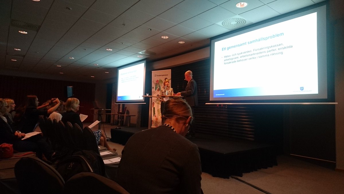 Dagens viktigaste samtal på #fsl2016 Viktigt och lärorikt om sjukskrivning med bl a <a href="/strandhall/">Annika Strandhäll</a> och <a href="/Emma_Spak/">Emma Spak</a>