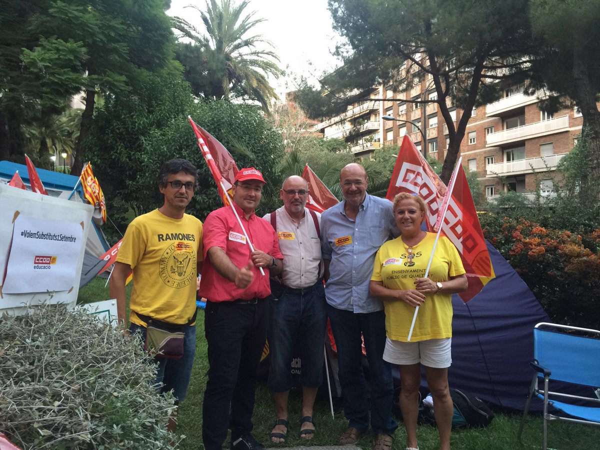 docentsenlluita's tweet photo. Ho vam dir: El curs començaria #SenseNormalitat si no es cobrien baixes des del 1r dia i 1-S #AcampadaDepartament https://t.co/xLNNc7beSN