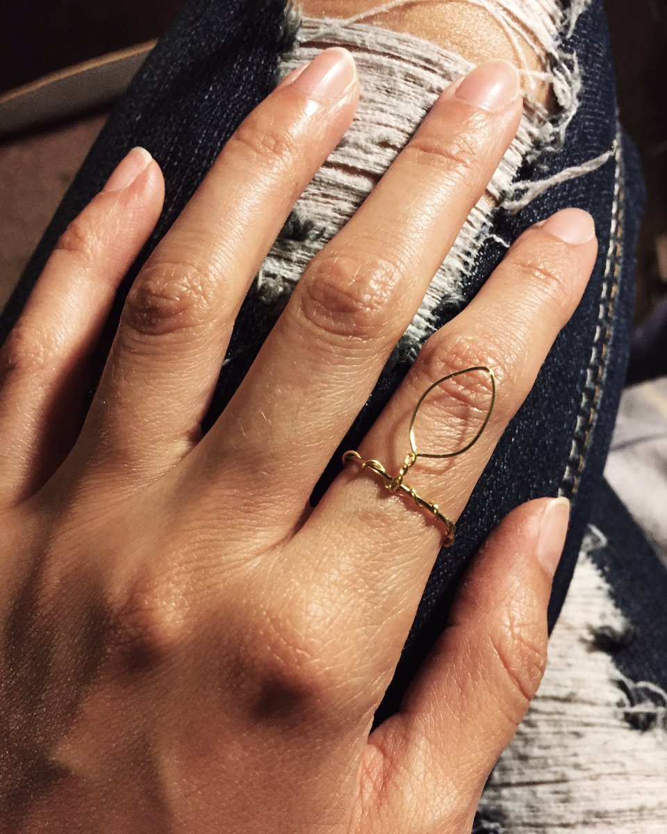 SuzanneOcsai's tweet photo. Happy unofficial first day of fall! 🍂 #leafring #wirering #unofficialstartoffall #autumn https://t.co/L7M3PeIVL3