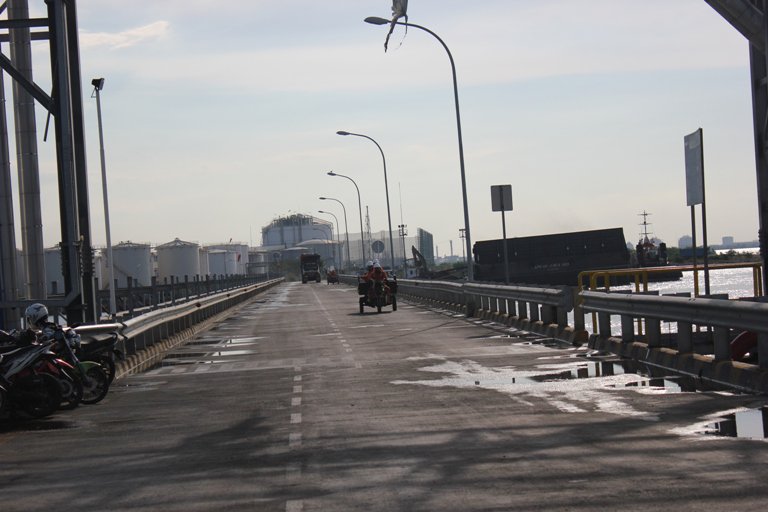 titikkoma_post's tweet photo. MARIANUS : TERMINAL MASPION SIAP JADI ALTERNATIF BONGKARAN LOG  https://t.co/47cuV2Djlp https://t.co/5HRCwGBiwW