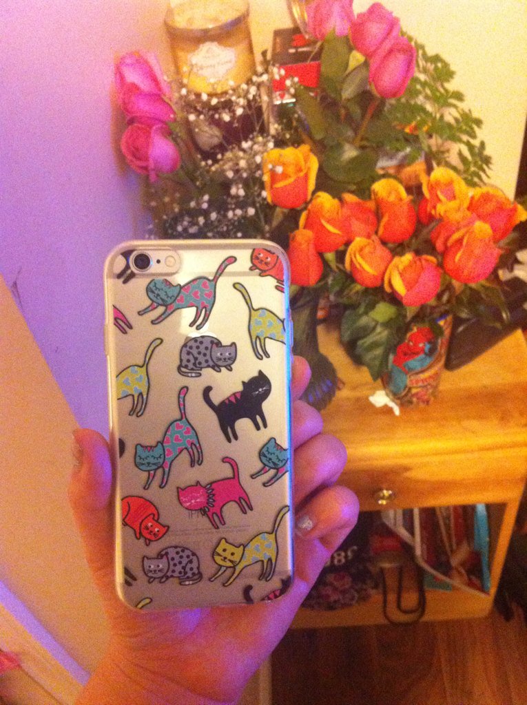 Lizcowling13's tweet photo. ........AND THEN THIS. Hello iPhone club!!!!! #Iseriouslycant #FINALLYAworkingphone https://t.co/WOqhOgpaY5