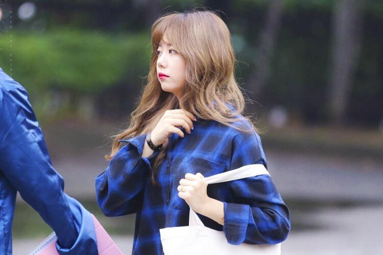 idolpositivity's tweet photo. sohye
- hardworking girl
- loves penguins and the environment
- deserves the world
- PLEASE DON'T HATE HER https://t.co/hPQeF83Dl5