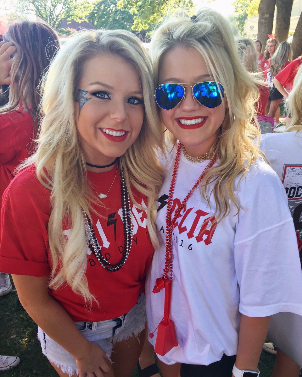 haleyham1's tweet image. 🤘🏼👅