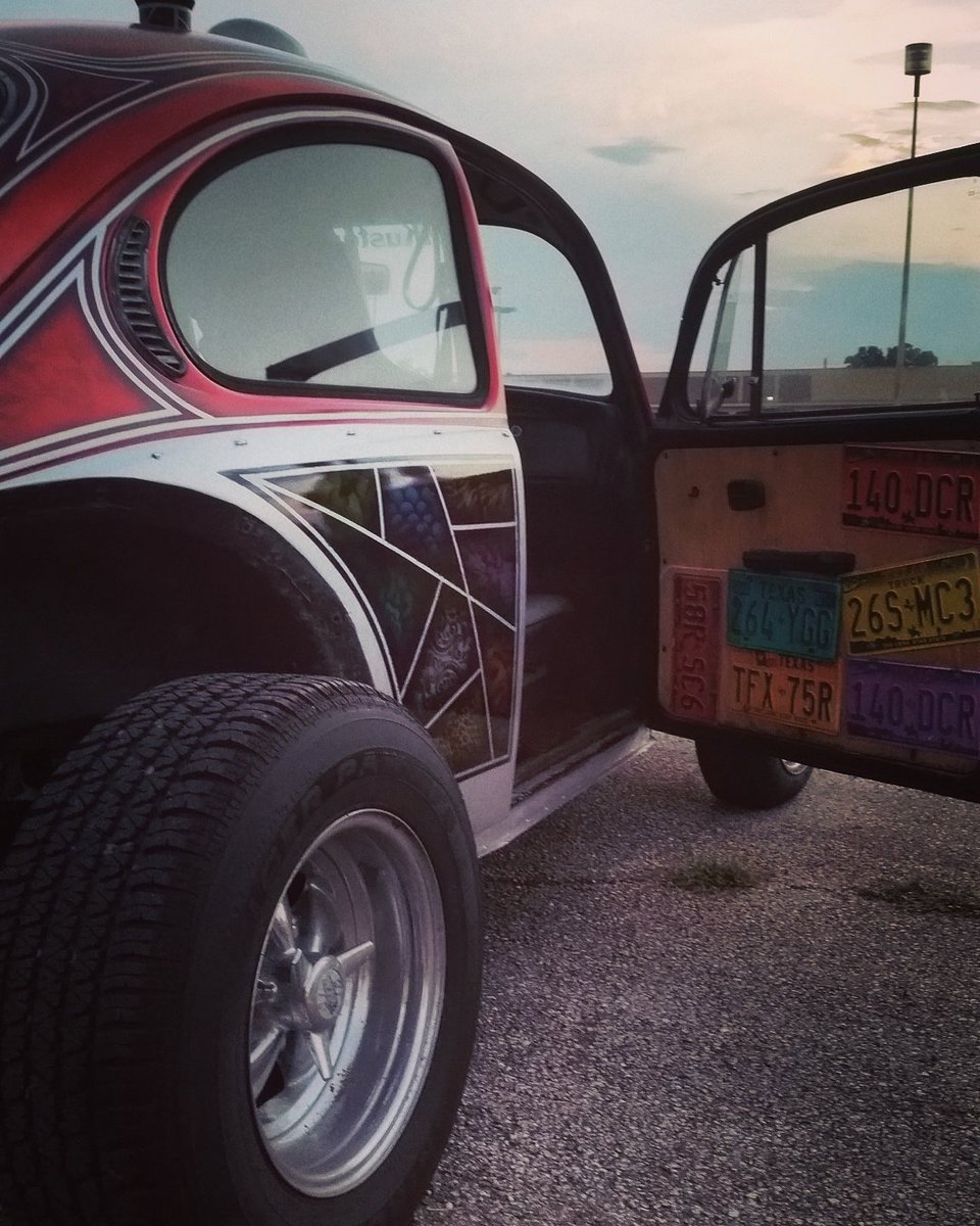 EMKustoms's tweet photo. Cruise night in Victoria Tx. 
#VictoriaTx #vwbug #custompaintjob #EMKustoms #EMK https://t.co/YDxU9BsNmP