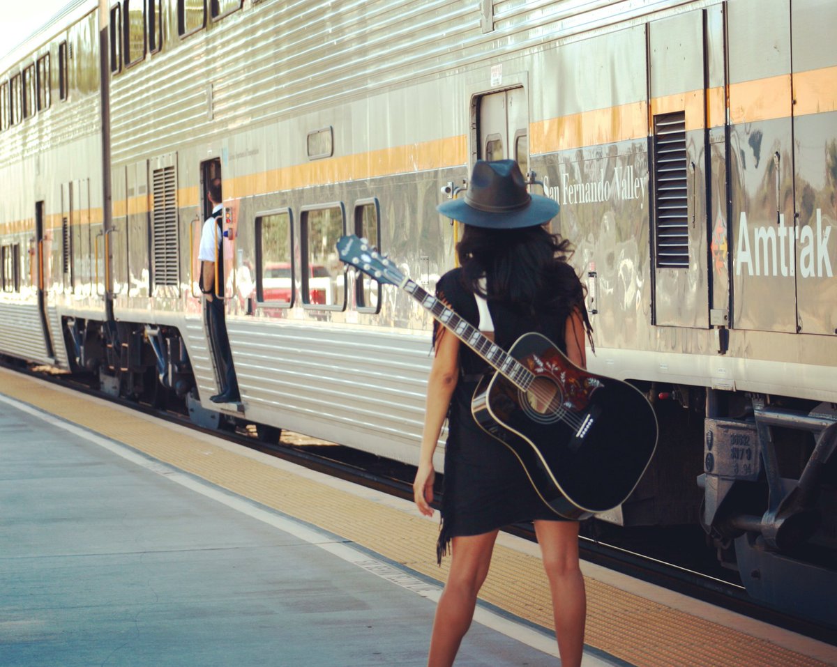 CmrteamNelly's tweet photo. May the music that inspires your soul, flow thru your fingers! 🎸 #epiphoneguitars @EpiphoneGuitars https://t.co/EWqYS4AwEl