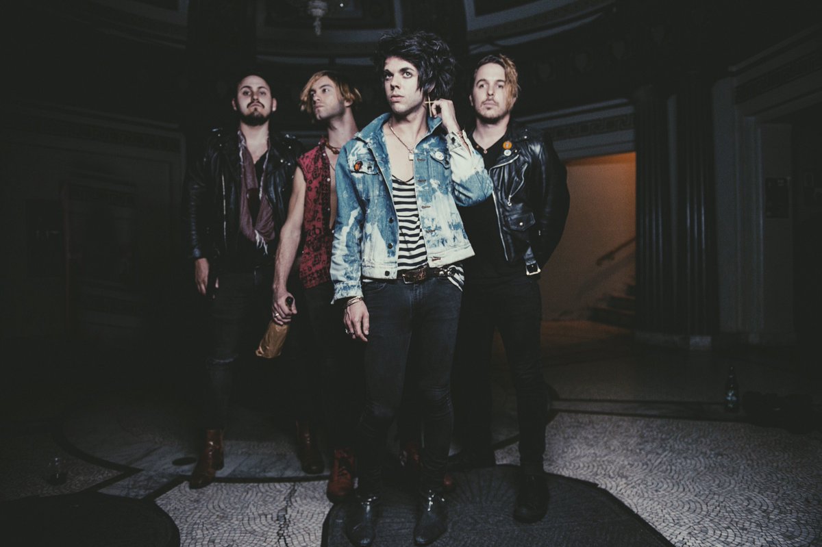 it's all glitz &amp; glamour 💊

captured • @CingramVisual