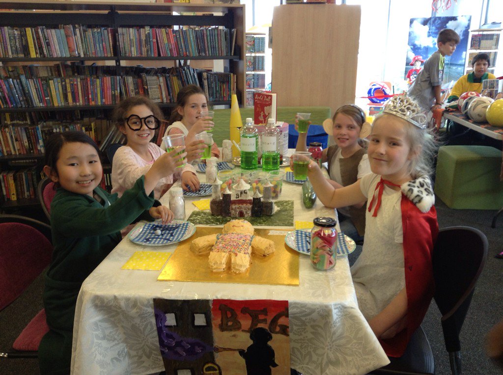 SIPSyear4's tweet photo. #SIPS4A and #sips4b - Battle of the Book Worms https://t.co/FGqorR404E