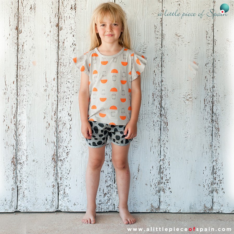 lpieceofspain's tweet photo. Orange slices &amp; glasses make for a cute pattern in a beautiful t-shirt with Princess sleeves from Spanish Picnik. https://t.co/1RswyV3pcC