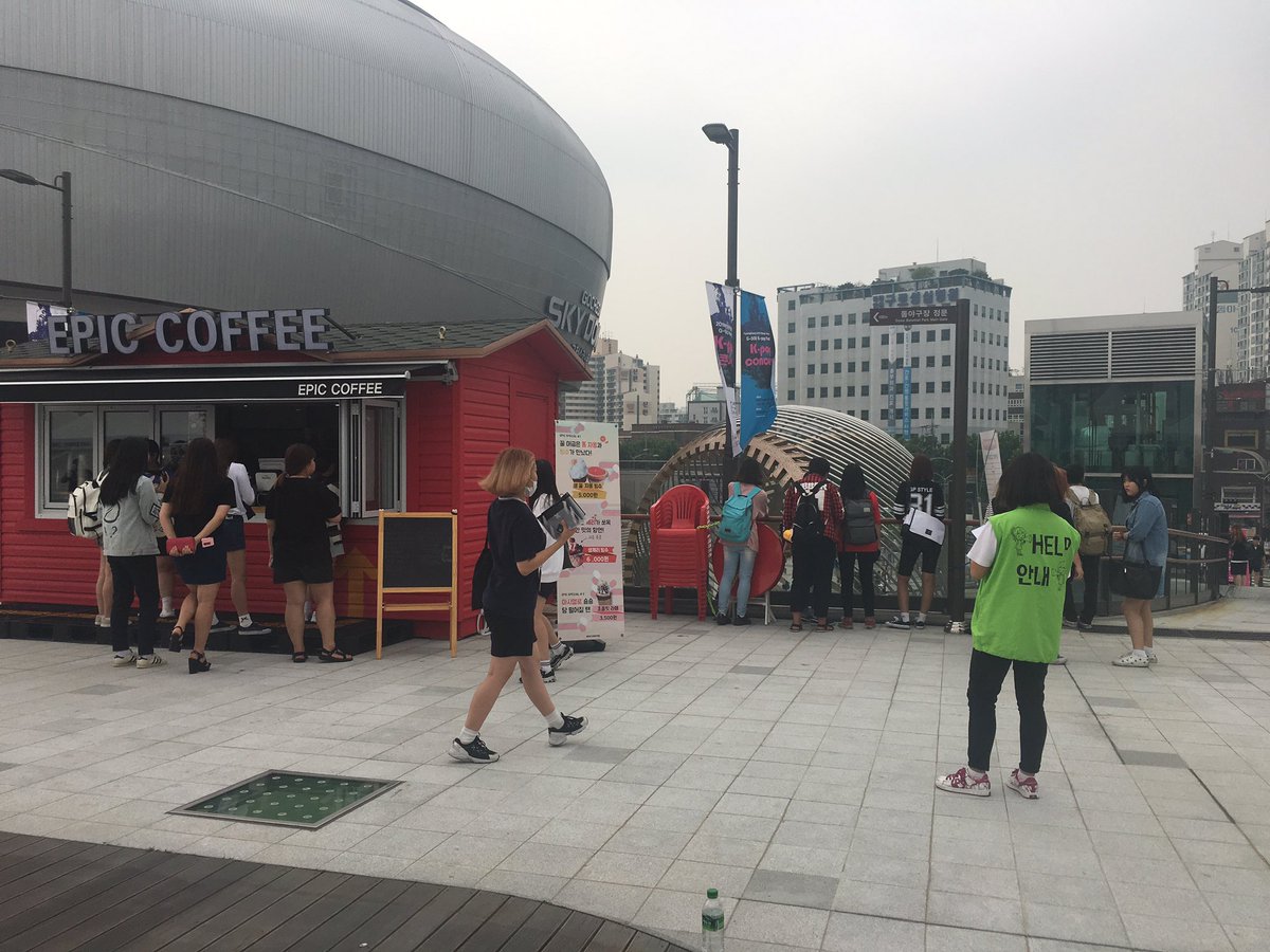 BAP_Fanstaff's tweet image. 9월 7일 2016 힘찬함성 번호표 배부는  사진에 보이는 장소 앞에서 진행하도록 하겠습니다. 사진 앞 장소에서 FANSTAFF를 찾아주세요. #BAP #PUTEMUP #THATsMYJAM