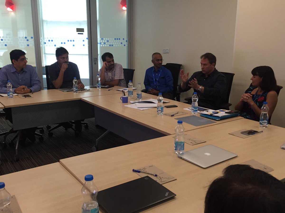 IntuitIN's tweet photo. .@TayloeStansbury shares his teachable POV on boundaryless leadership with #IntuitLEAP teams. #OneIntuit https://t.co/GDXRX8ilrY