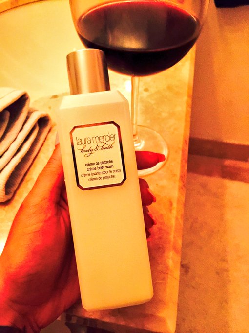This is deff crack in a bottle . I come out the shower smelling like a fresh batch of snickerdoodle cookies<a href="/tag/clivechristian"class="tags"><span>#clivechristian</span></a>