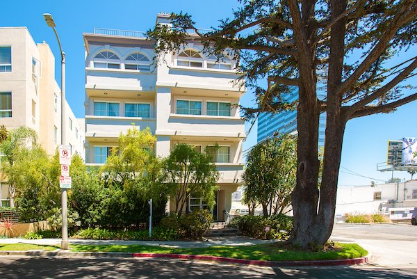 FioraAston's tweet photo. 4 BR 4 BA whole-floor PH unit with windows on all sides. $1,699,000.
1182 S Wellesley Ave https://t.co/ieur8li6I5 https://t.co/YqMPbgyBK0