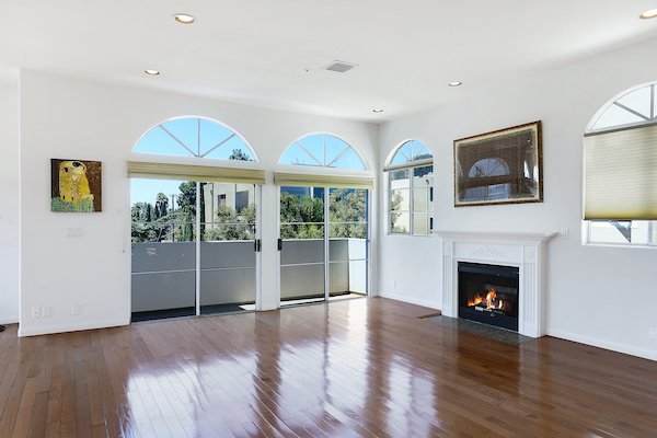 FioraAston's tweet photo. 4 BR 4 BA whole-floor PH unit with windows on all sides. $1,699,000.
1182 S Wellesley Ave https://t.co/ieur8li6I5 https://t.co/YqMPbgyBK0