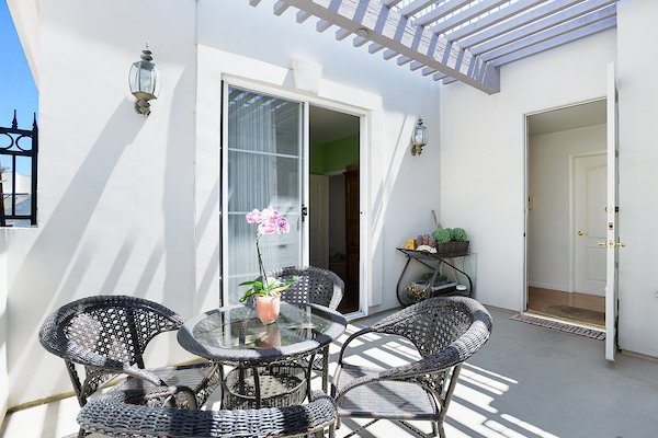 FioraAston's tweet photo. 4 BR 4 BA whole-floor PH unit with windows on all sides. $1,699,000.
1182 S Wellesley Ave https://t.co/ieur8li6I5 https://t.co/YqMPbgyBK0