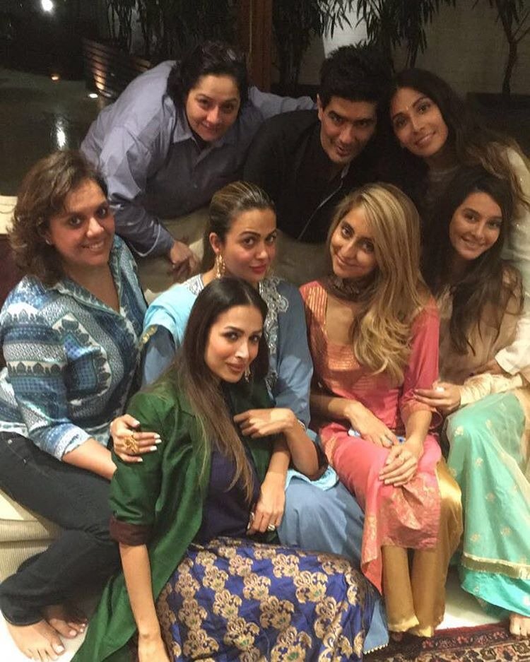 Picture perfect! <a href="/ManishMalhotra/">Manish Malhotra</a> flanked by all the lovely ladies at his residence for #GaneshChaturthi