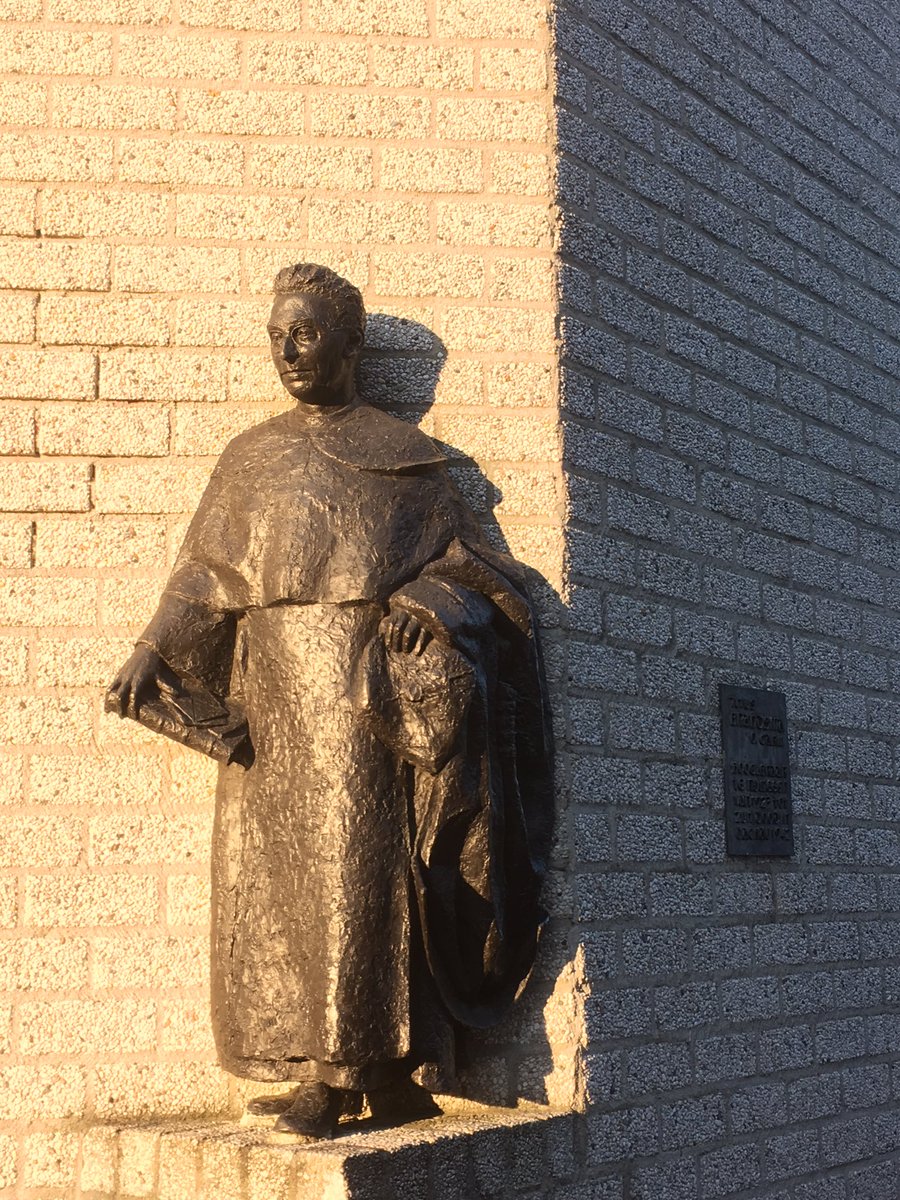 Zonnig begin vd dag op de Thomas v Aquinostraat #titusbrandsma