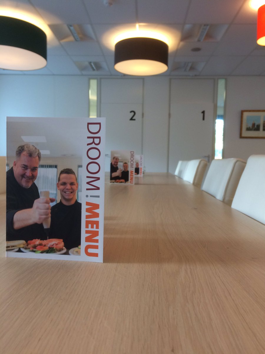 De nieuwe menukaarten staan klaar op tafel voor onze gasten! Een uitgebreide keuze. #flexwerkplek #vergaderlocatie