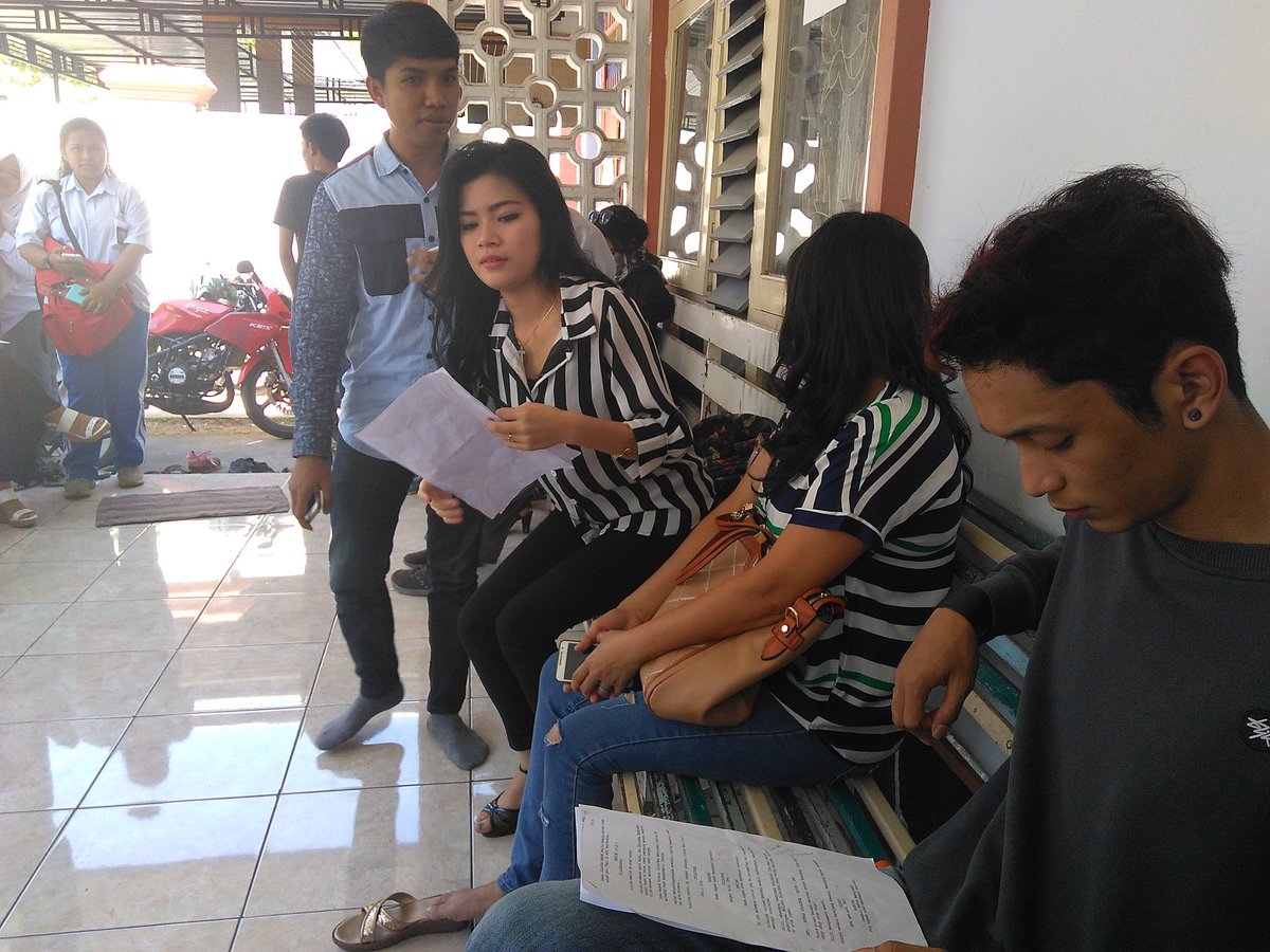 Antrian offline open casting siang ini. #FilmSILARIANG