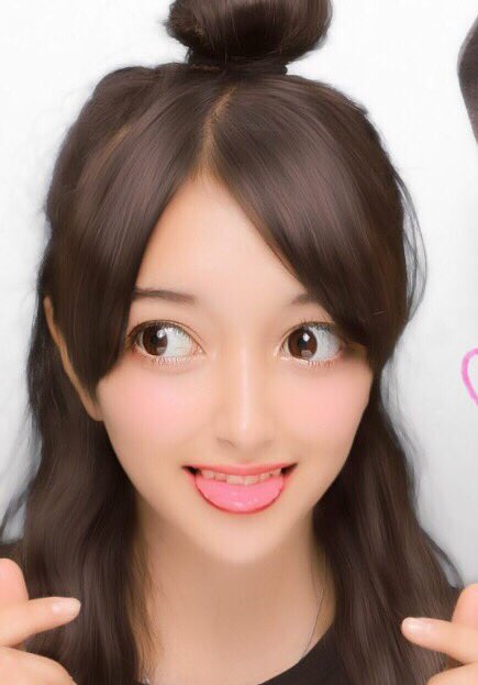 Erika 髪乾かす時に若干癖付けて片方をピンで止める