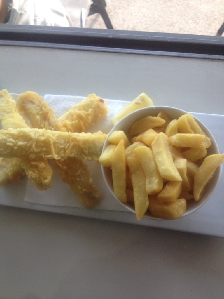 sydneysecret1's tweet photo. The best fish and chips in Sydney without a doubt is 
@Bondis_Best https://t.co/vihhIJ79et