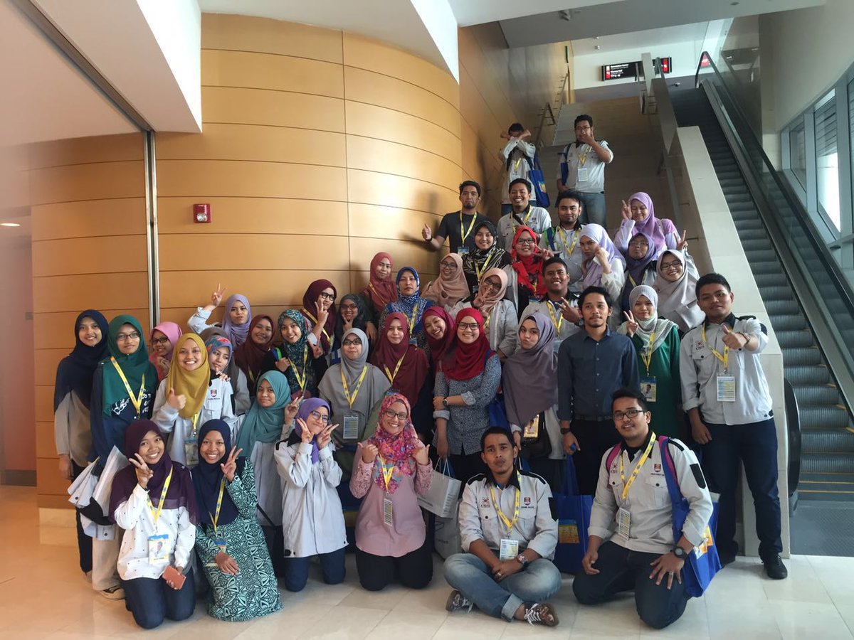 aynashukri's tweet photo. Class of Polymer 👻🌱 #FinalYear #SeniorYear #RubberConference https://t.co/OWdtRLH7lE
