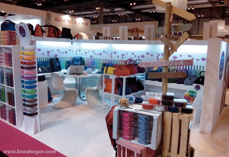 El stand de <a href="/skimpspain/">skimpspain</a> ha quedado chulísimo con el vinilo #LineafixAdhesive en las paredes ¿verdad? #bisutex2016