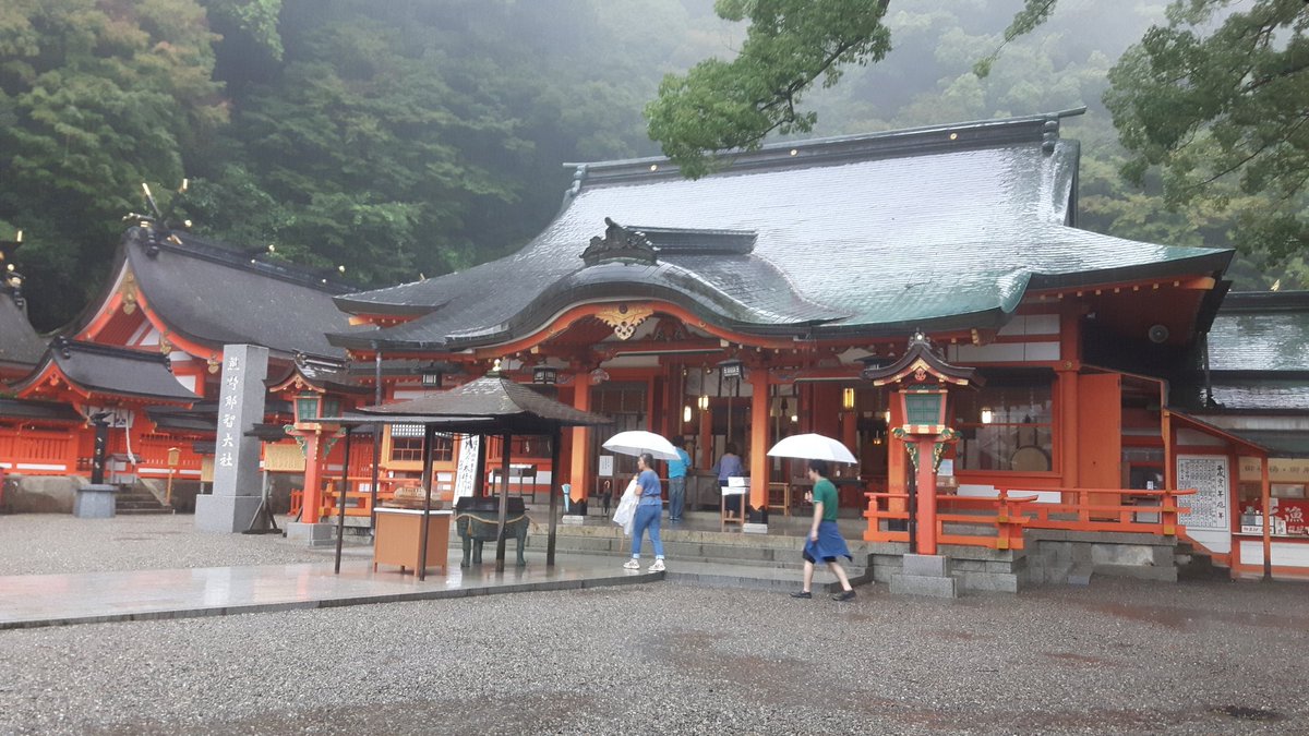 16BitsEra's tweet image. Nos a pasao d to hoy en Japón. Empapaos y tras cerrar-cancelar trenes pa volver a Osaka x suerte 6 horas x Nagoya