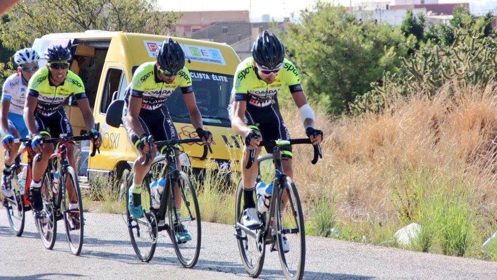 teamcompak's tweet photo. Los chicos se salieron en la última etapa de #VoltaValencia. Trabajo de lujo para N.Sessler!💪 #TeamCompak https://t.co/QZp6wsEt8A