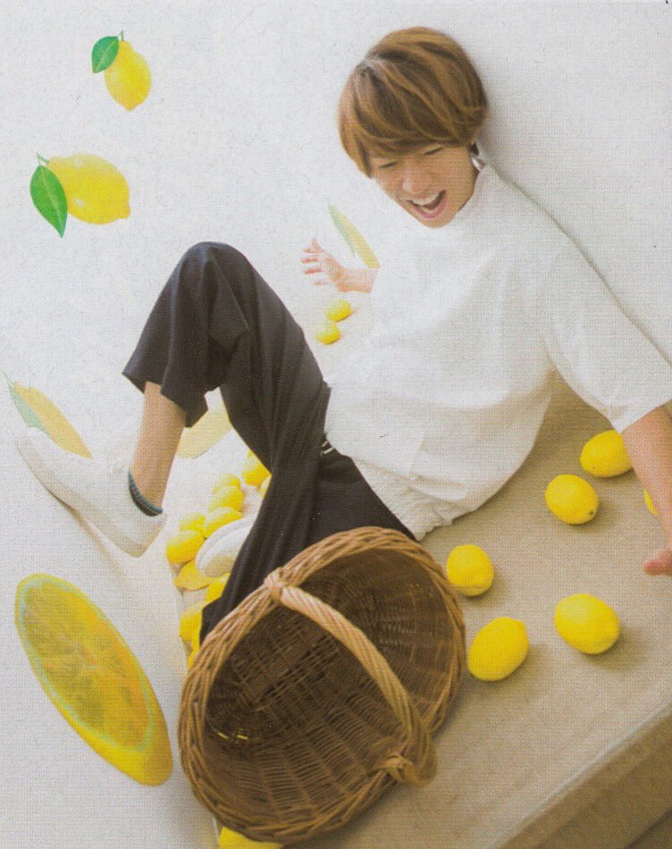 arashic_amnos_5's tweet photo. 🍋レモンのカゴひっくり返しちゃうようなかわい子ちゃんが肉640gも食べちゃうなんて想像できないわ。 https://t.co/BOntAWh4oH