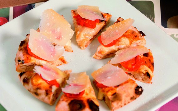 GPiattoforte's tweet image. La #pizza @ofioremio piattoforte.tiscali.it/libri-in-cucin… libro di @squadrilla75 e @tania_mauri per @GiuntiEditore #LaBuonaPizza