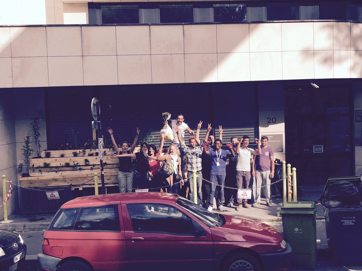 bbilloud's tweet image. #Convergences #Urbanhacking #DIY #urbandesign: se réapproprier espace urbain &amp;gt; #jardinière @KisioDigital #Canalhacké