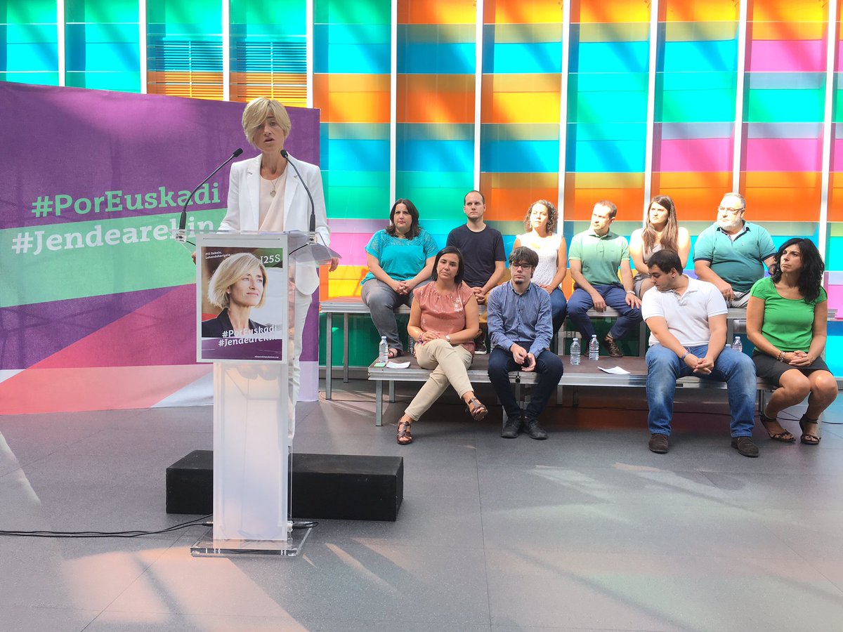 pili_zabala's tweet photo. Hace falta cariño para entretejer los hilos de las diversas memorias que conviven en Euskadi #JendearenPrograma https://t.co/I6DmxrLJNR