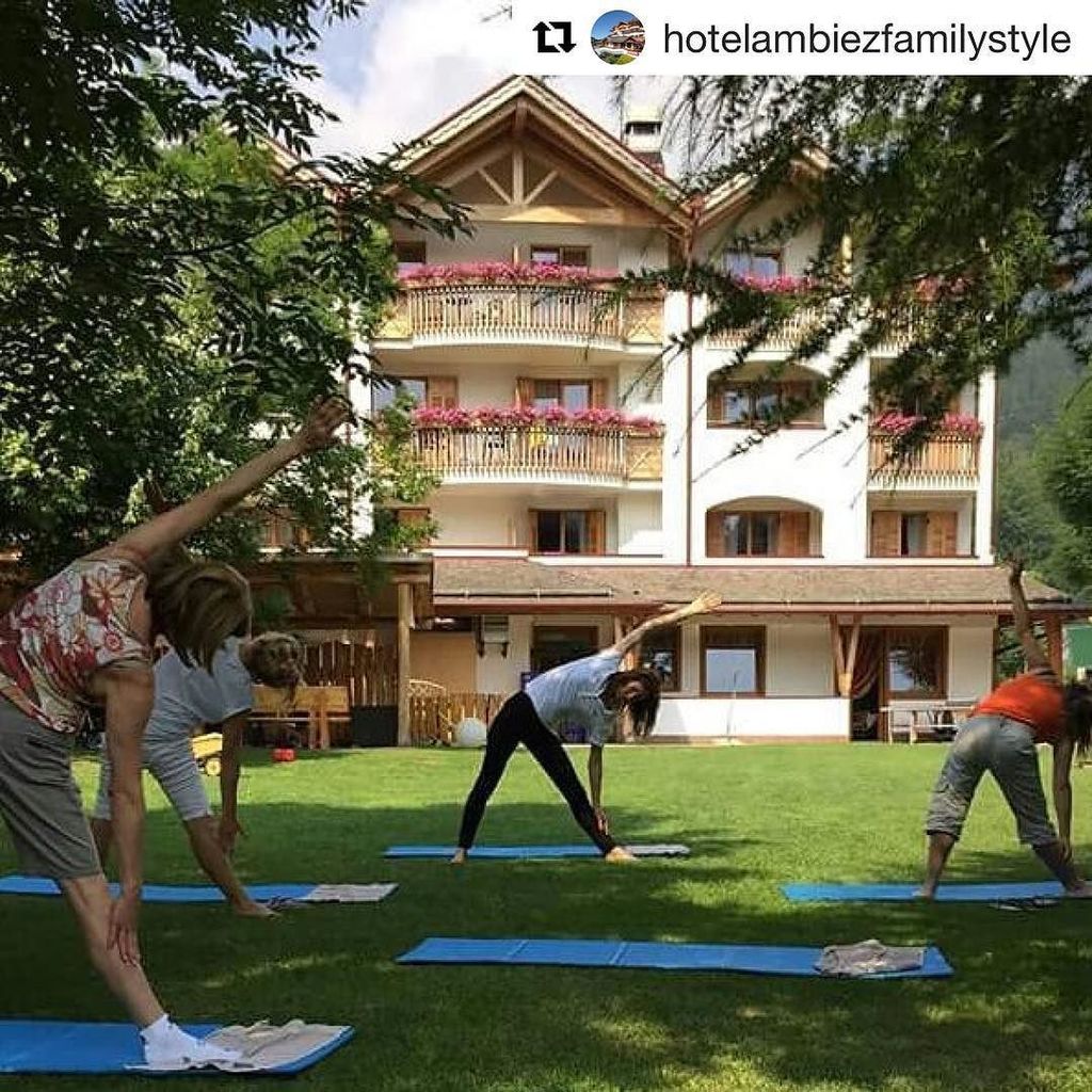 Qui c'è un posto vuoto! Chi viene a fare #streching con noi?
#HotelAmbiez #Giardino #Attivitàmatuttine #tuttasalute…
