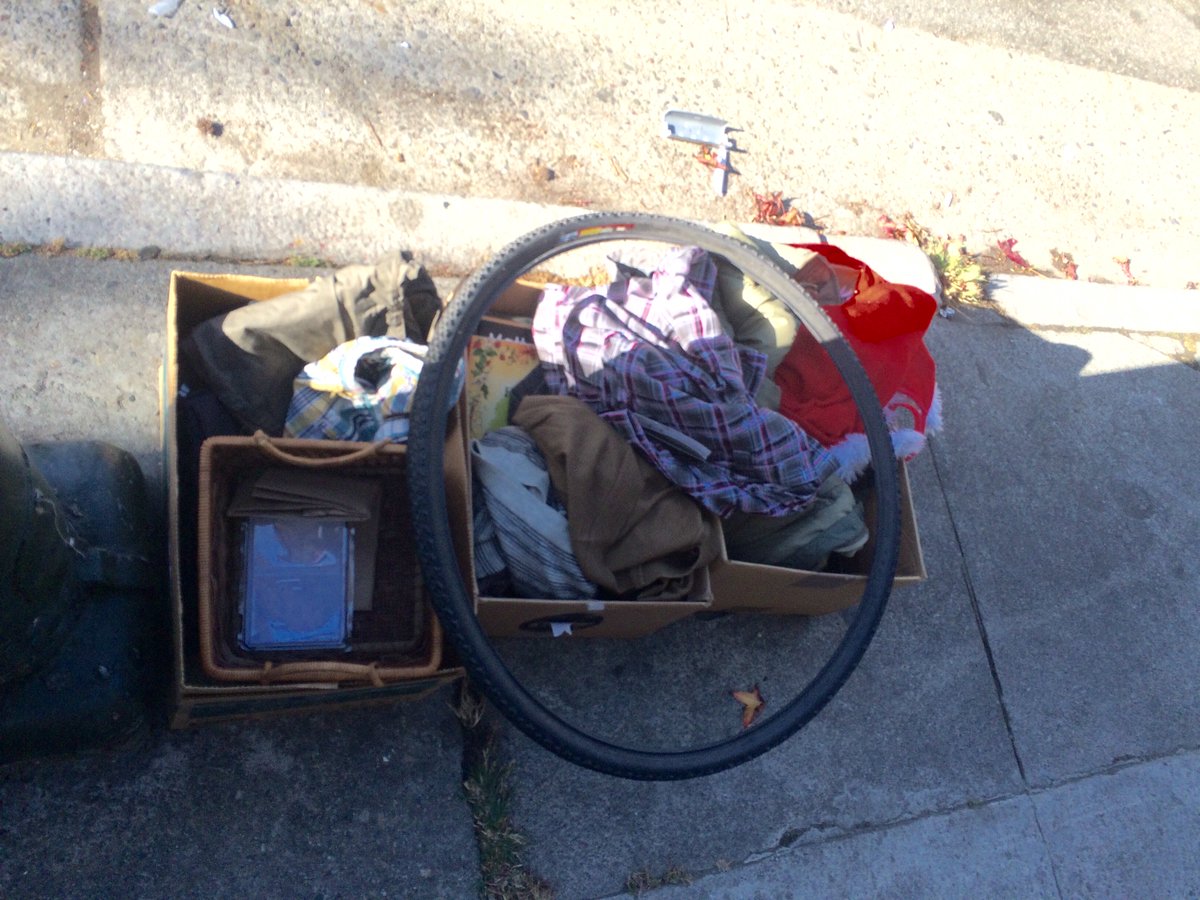 sftrashtreasure's tweet photo. Tire-d trash. Pacific &amp; Taylor. 09.05.16. #litter #sidewalkdumping #donate? #putasign? #garbage #rubbish #randomfind https://t.co/T0krh1THr7
