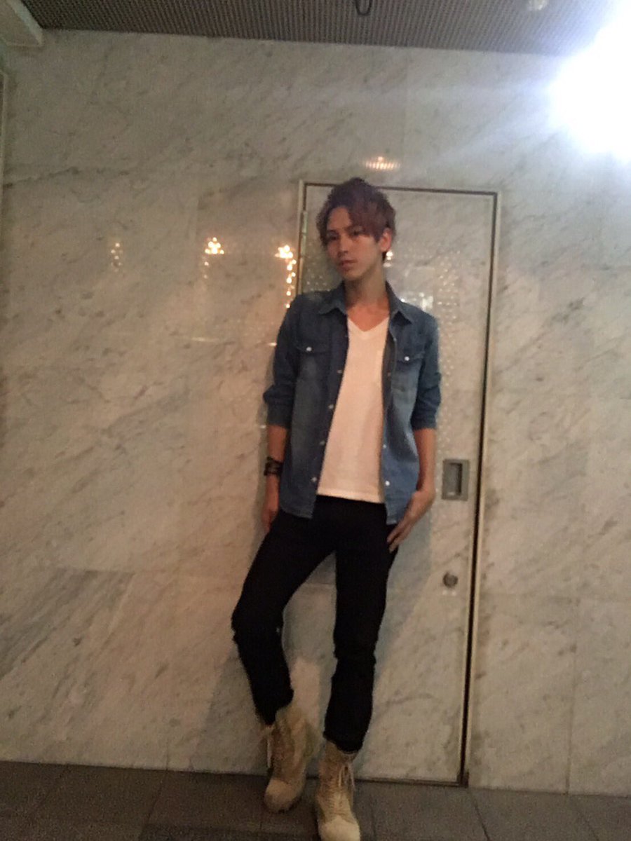 Lounge Atelier V Tvittere おしゃれ番長は誰だ 今月よりカジュアル服でも営業してます 服装やヘアスタイルもlounge Axeの見どころです ラウンジ グランドオープン 六本木 おしゃれ番長 ファッションモンスター Lounge Atelier V Tvittere おしゃれ番長は誰だ 今月よりカジュアル服でも営業してます 服装やヘアスタイルもlounge Axeの見どころです ラウンジ グランドオープン 六本木 おしゃれ番長 ファッションモンスター