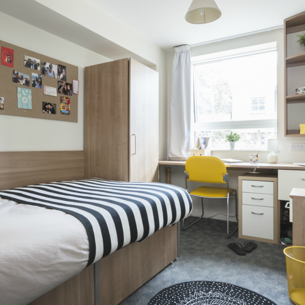 beroomers's tweet photo. 🌠 Dreams come true...in #London! https://t.co/Yk0pXNFnbq #Accommodation #StudyAbroad #StudentHall https://t.co/8idfOcOkgE