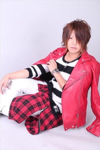 BP_18_BP's tweet photo. キャスト紹介

【@daaaa1226】 

銀ちゃん！

ホストは顔でも体重でもない！
を実現したカリスマホスト！
シャンパンコール、DJ、接客
幅広く出来る銀ちゃん！

https://t.co/YYyDESRwbq https://t.co/nn4cLN7xav