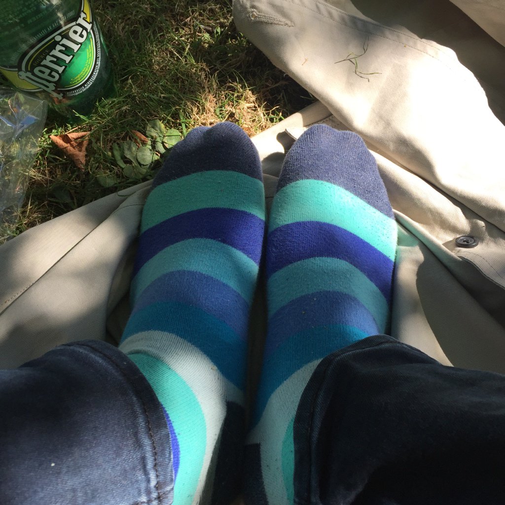 Hugues's tweet photo. @EmilieSadre mais bon, de chez #urbanOutfitters place stรฉphanie les chaussettes #brusseleer // #myvm https://t.co/UjAChTh2iE