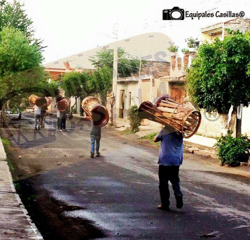equipalescas's tweet photo. Equipales Casillas ® #artesanos comprometidos con nuestro trabajo. Contáctanos #comprahechoenMEXICO https://t.co/m3WG0oQKVE