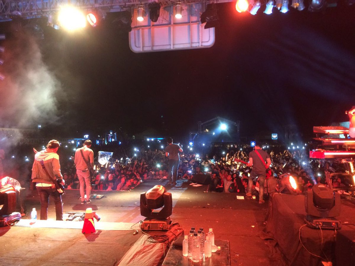 NOAH_ID's tweet photo. Terima kasih Signature Moment , Padang Sidempuan #NOAHpadangsidempuan #signaturemoment https://t.co/hrYKRIIvTH