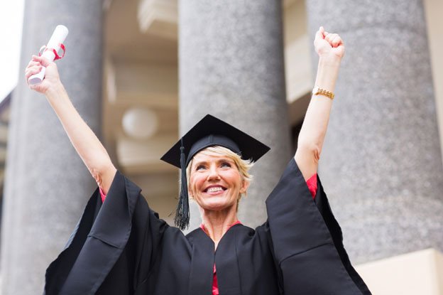 Bay_Path's tweet image. #DidYouKnow? In a 2014 Poll, 40% of college students were over 25 years old. #ItsNeverToLate