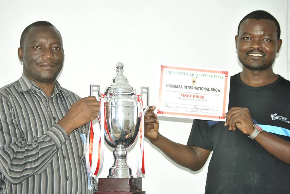 KMFRI_'s tweet photo. Dr Cyprian Odoli &amp; Gilbert Atuga holding awards given to KMFRI  for having the best research stand at Mombasa ASK. https://t.co/kyiTzyzyxv