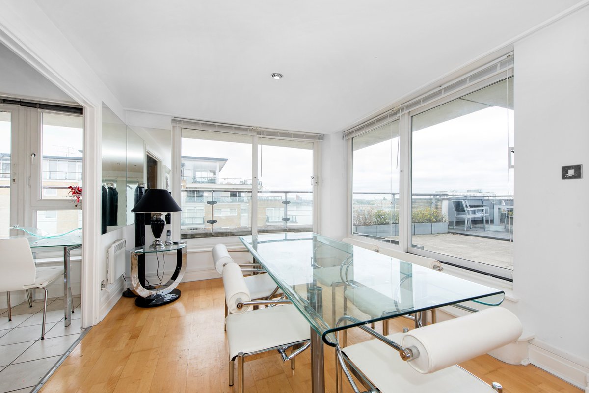 hgproperty's tweet photo. To let in Dolphin House, Riverside West.
#luxuryproperty #riversideproperty #riverthames 
https://t.co/psvjdnWMUj https://t.co/4fqebiHIsl